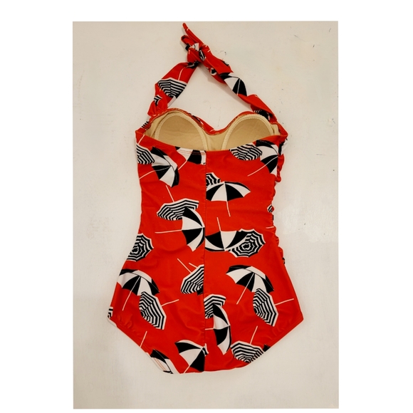 Ester Williams - Picture 2 of 2